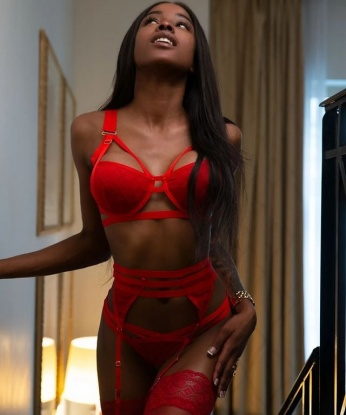 Экстравагантная шалунья с огненной страстью ждет встречи с по-настоящему мужественным мачо. Со мной вы испытаете взрыв эмоций и настоящее удовольствие. Сделайте шаг к своим фантазиям уже сегодня! 3049, 19 лет